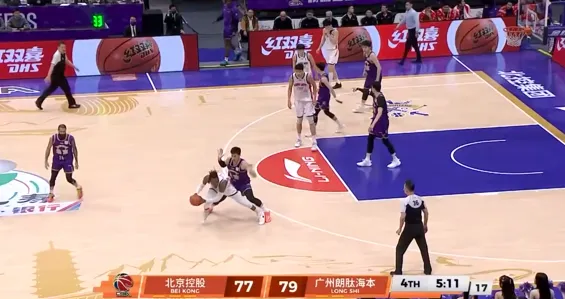 xingkong-邹雨宸连续两回合被吹罚犯规，领到个人第5犯被罚出场